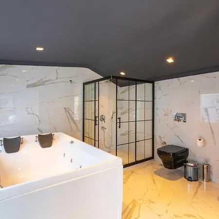 Sleeps 10 Air Con Wifi *